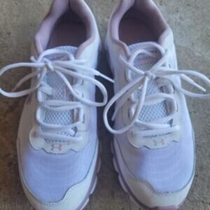 Under Armour Charged Assert 9 Womens Size 9 US Sneakers Deluxe Foam Shoes